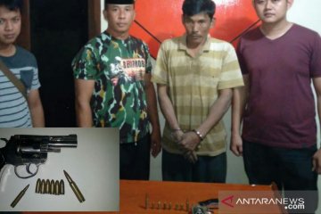 Polisi tangkap komplotan pencuri sawit bersenjata api