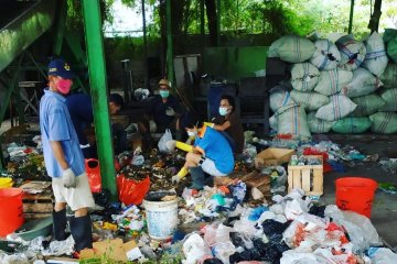 Ecoton: Sampah masker jadi masalah baru lingkungan