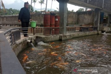 KKP berikan bantuan paket sembako korban banjir bandang di Garut