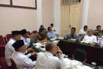 Sumbar sarankan kabupaten/kota ditunda kegiatan besar