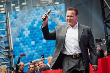 Arnold Schwarzenegger baru operasi pasang alat pacu jantung