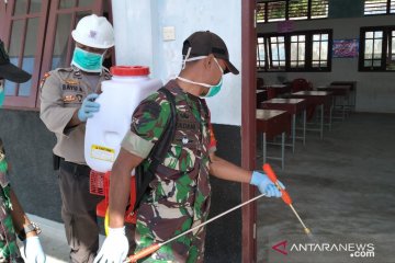 Penyemprotan disenfektan di Tambelan