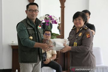 Pemprov Jabar gandeng PT Pos Indonesia distribusikan sejuta masker