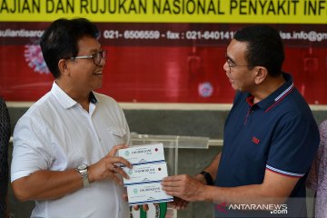 Kementerian BUMN serahkan obat COVID-19 ke RSPI