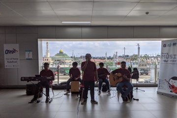 Stasiun MRT: musik, jajan hingga nongkrong