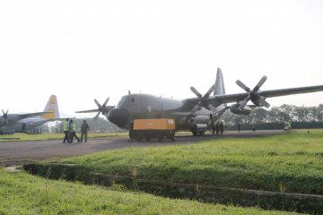Pesawat TNI-AU pengangkut alkes COVID-19 tiba di Halim Perdanakusuma