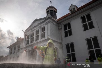 Penyemprotan disinfektan di Museum Sejarah Jakarta