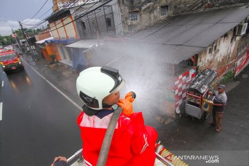 Penyemprotan disinfektan sasar 27 jalan di Jaktim