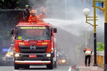 PENYEMPROTAN DISINFEKTAN DI PADANG