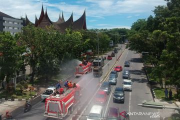 PENYEMPROTAN DISINFEKTAN DI PADANG