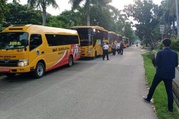30 Bus Sekolah beroperasi perdana jadi transportasi tenaga medis