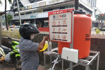 Kawasan Halte Ratu Plaza dilengkapi "wastafel portabel"