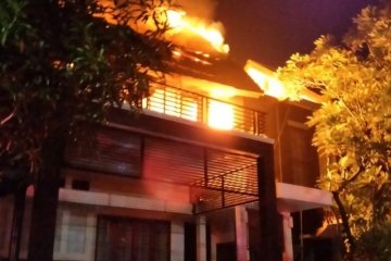Kebakaran rumah dan warung makan di Jaktim Selasa pagi