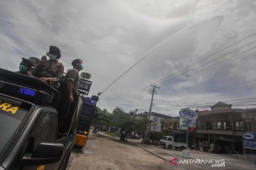 Penyemprotan disinfektan di kota Palangkaraya