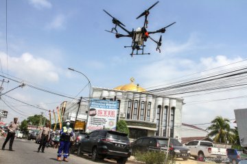 Penyemprotan disinfekatan menggunakan drone