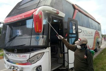 PENYEMPROTAN CAIRAN DESINFEKTAN PINTU MASUK KOTA PADANG