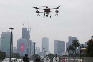 TNI AU dan FASI semprot disinfektan menggunakan drone di Jaktim
