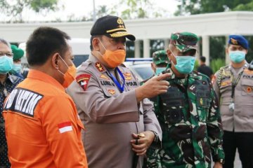 Forkopimda Jatim tinjau "physical distancing" di perumahan Surabaya