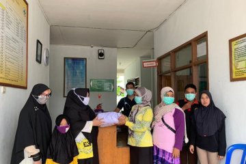 PKS bagikan masker gratis antisipasi penyebaran COVID-19