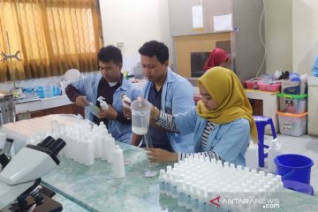 Fatipa Unisri Solo produksi cairan pembersih tangan untuk masyarakat