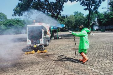 Ragunan disemprot disinfektan