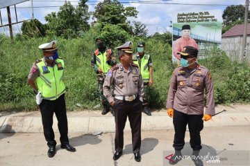 Polres Muarojambi periksa kendaraan masuk cegah penyebaran COVID-19