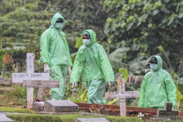 Anies sebut petugas pemakaman COVID-19 juga terima insentif