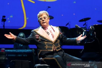 Elton John sapa penggemar lewat konser gratis