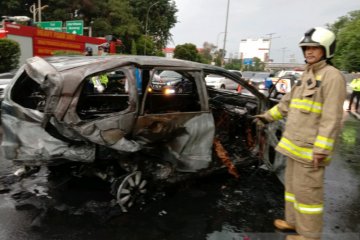 Pengemudi tewas dalam kebakaran mobil di Tol Dalam Kota di Grogol