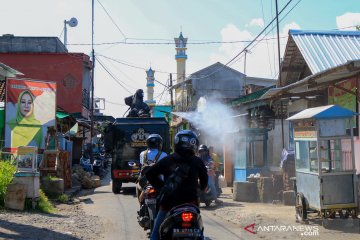 Tim KBR Polda NTB semprot disinfektan di kawasan rumah PDP