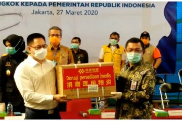 40 ton bantuan alkes dari China tiba di Indonesia