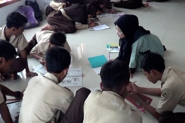 Akibat banjir,2 minggu siswa belajar di Masjid