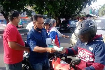 Puluhan jurnalis di Ternate bagikan ribuan masker gratis