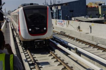 Tekan sebaran COVID-19, LRT Jakarta mulai batasi layanan operasional