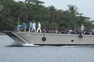 Detik-detik 68 WNI kru kapal Diamond Princess tiba di pulau observasi