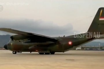 Pesawat TNI AU pembawa alkes dari China tiba di Natuna