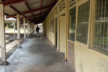 Melihat lokasi pembangunan rumah sakit khusus di ex-camp Vietnam