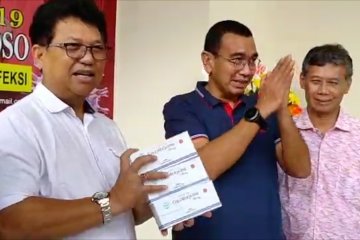 Kementerian BUMN serahkan Chloroquine ke RSPI Sulianto Saroso