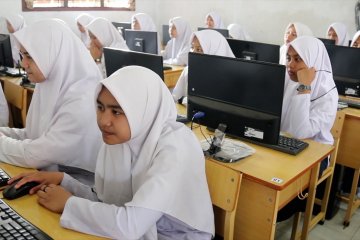 Meski libur, ujian akhir madrasah tetap jalan