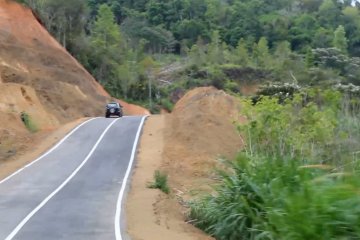 Pemprov Sumbar targetkan jalan Solok-Pessel tuntas 2021