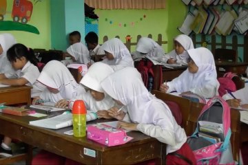 Pemprov Jateng liburkan dua minggu kegiatan belajar di sekolah