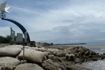 Abrasi parah, 4 pantai wisata di Padang segera dibenahi