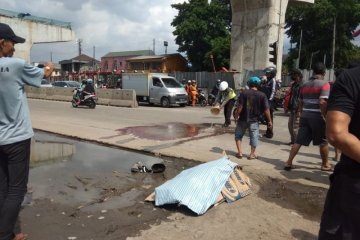 Pejalan kaki tewas terlindas truk di Jalan Raya Bekasi