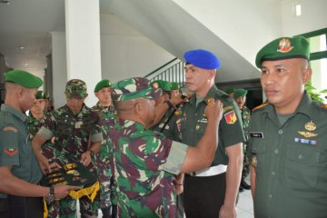 Foto - Upacara kenaikan pangkat prajurit Korem 133 Nani Wartabone