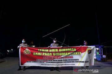Foto - Polres Bone Bolango imbau warga berada di rumah