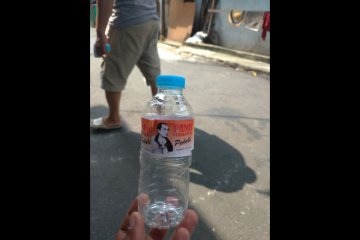 Anggota DPRD DKI sumbang 100 ml disinfektan di Tebet