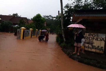 Tanah longsor dan banjir melanda sejumlah wilayah di Banyumas