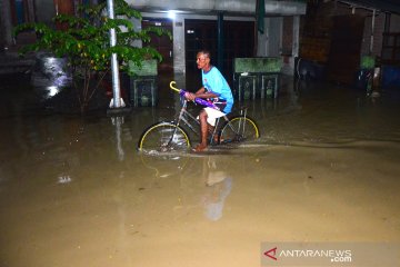 Tanggul sungai jebol rendam dua desa di Kudus