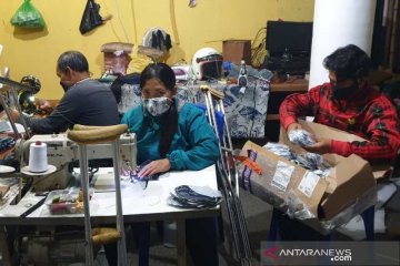 Penyandang disabilitas Wonosobo produksi masker dibagikan masyarakat
