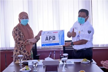 Pindad serahkan donasi 1.000 APD bagi tenaga medis Pindad Medika Utama